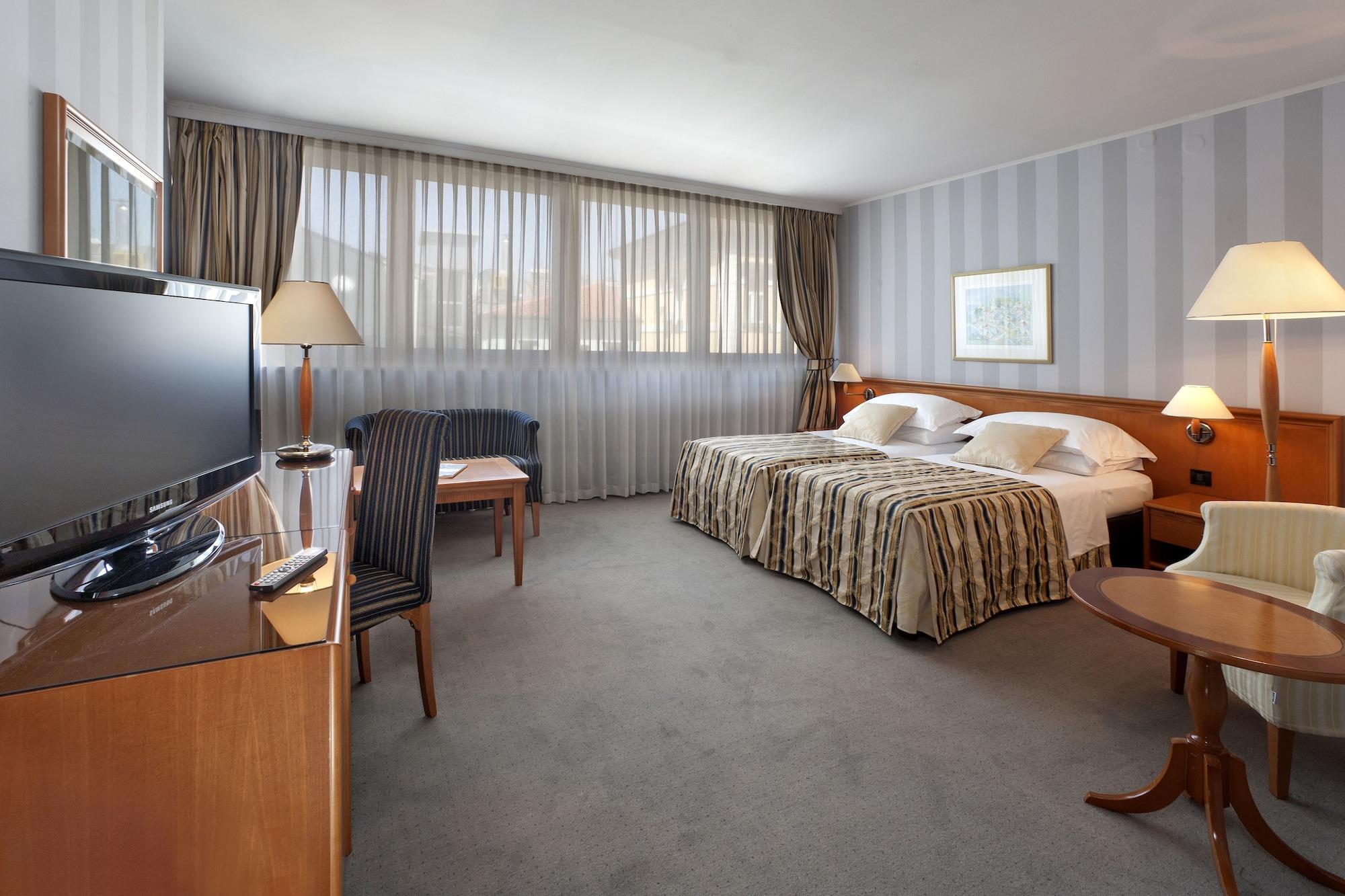 Grand Hotel Bonavia Рийека Екстериор снимка