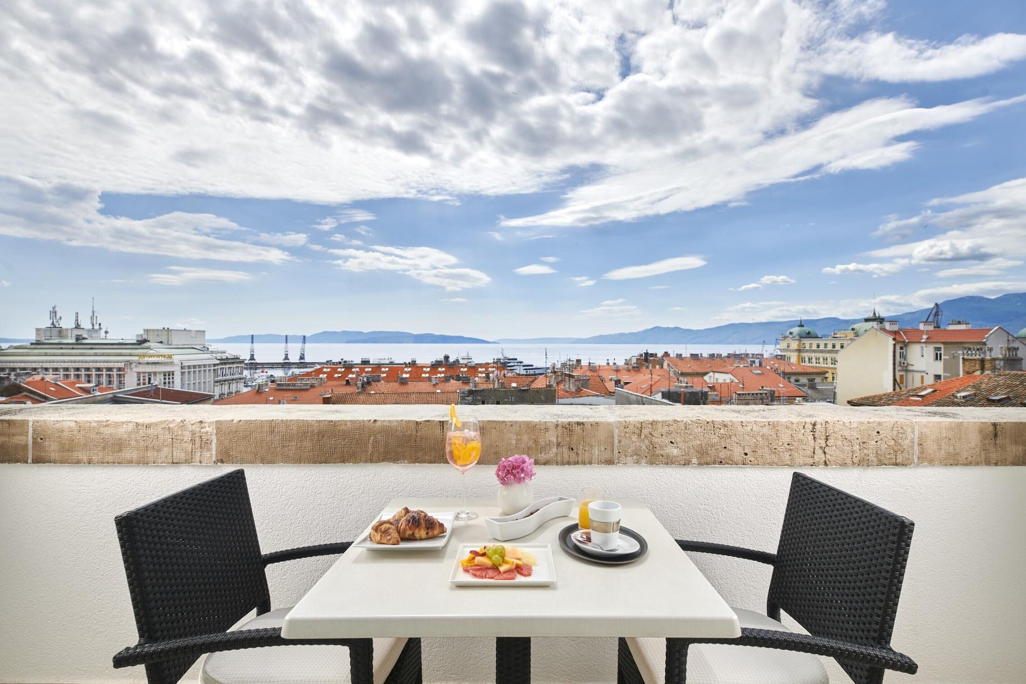 Grand Hotel Bonavia Рийека Екстериор снимка