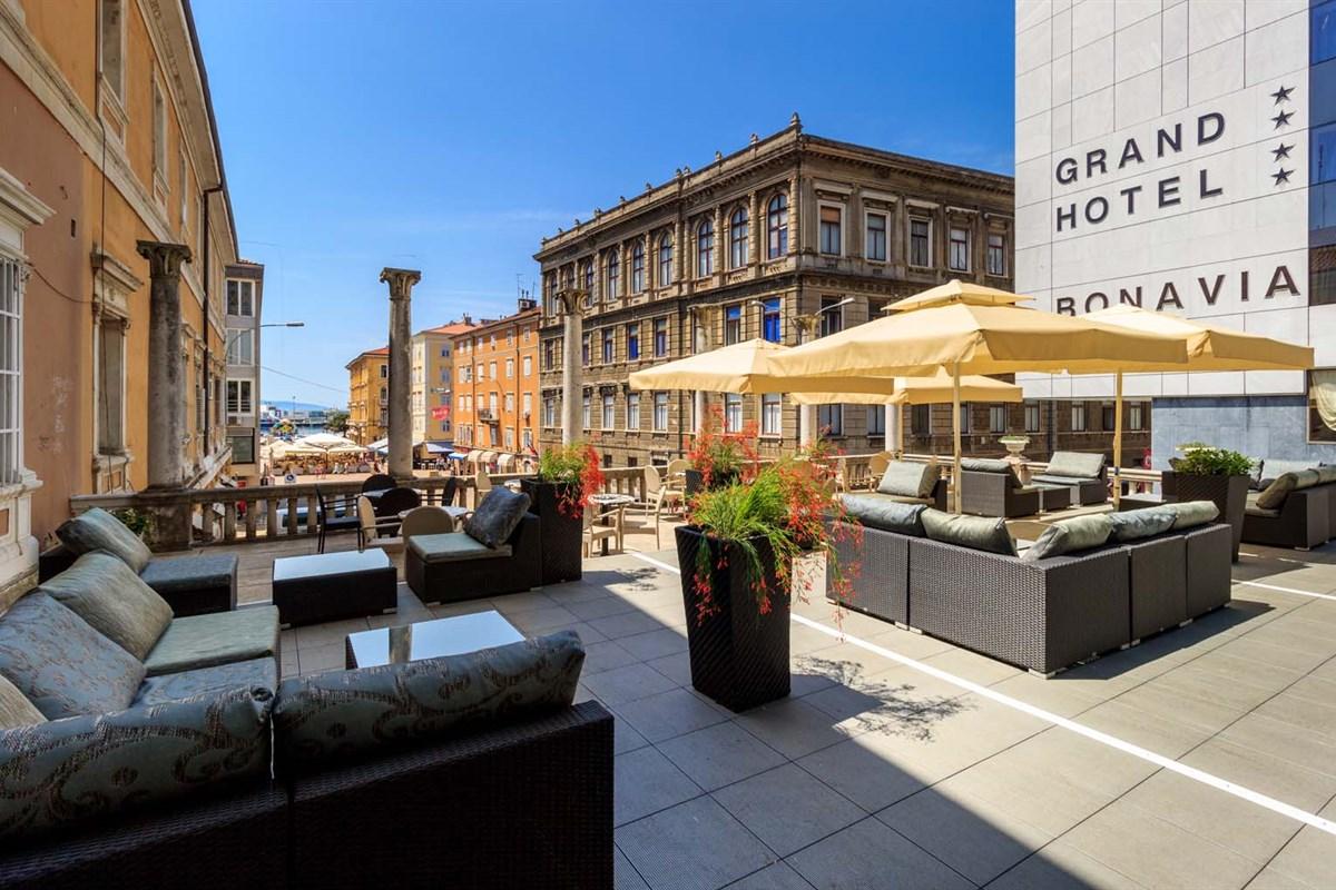 Grand Hotel Bonavia Рийека Екстериор снимка