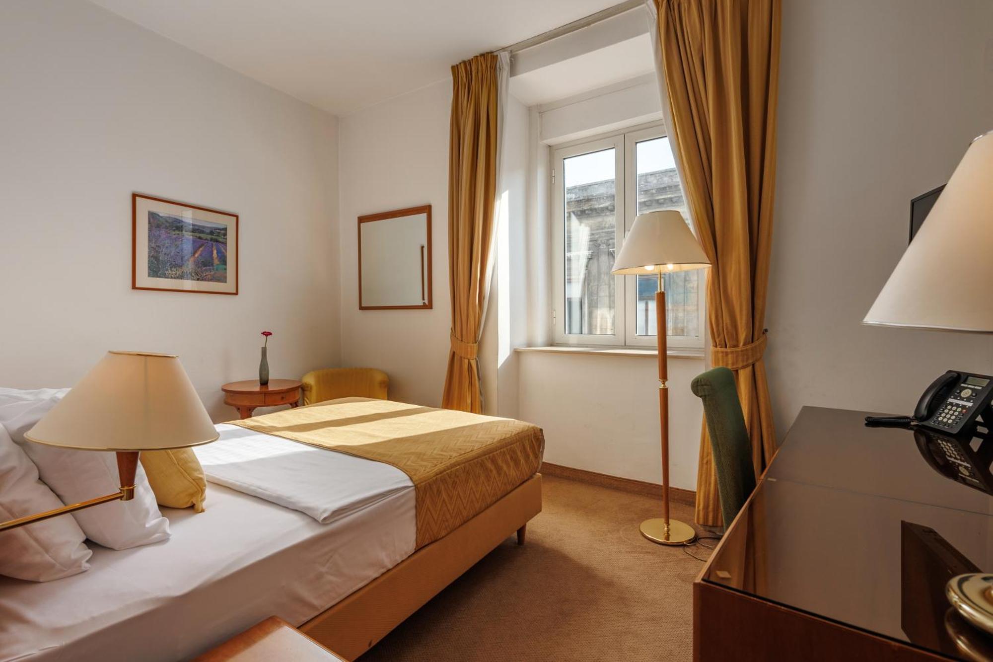 Grand Hotel Bonavia Рийека Екстериор снимка