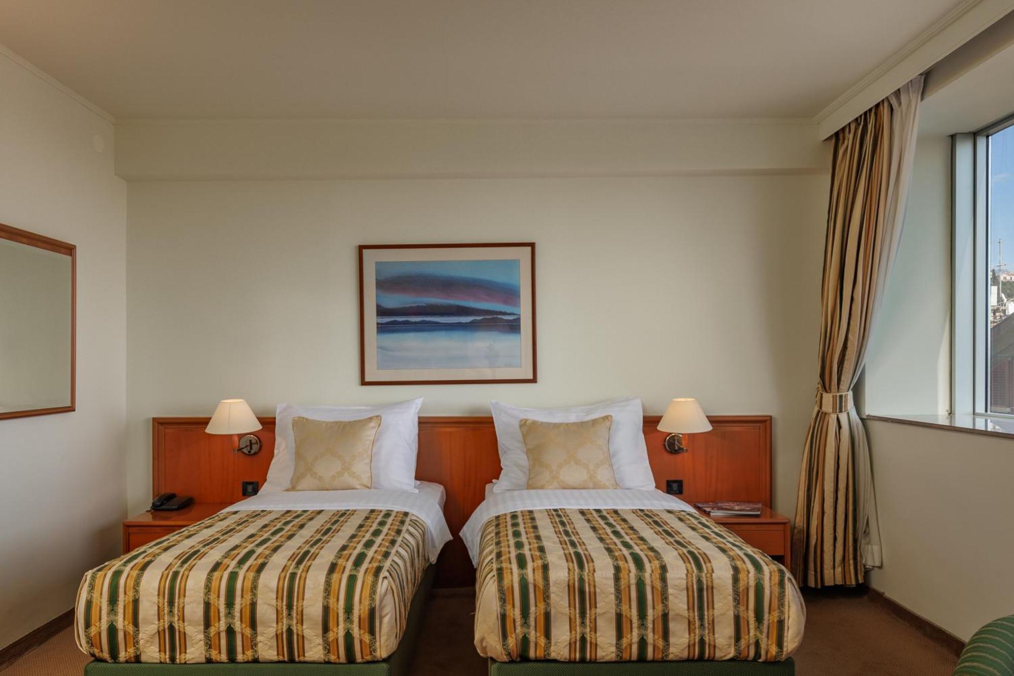 Grand Hotel Bonavia Рийека Екстериор снимка