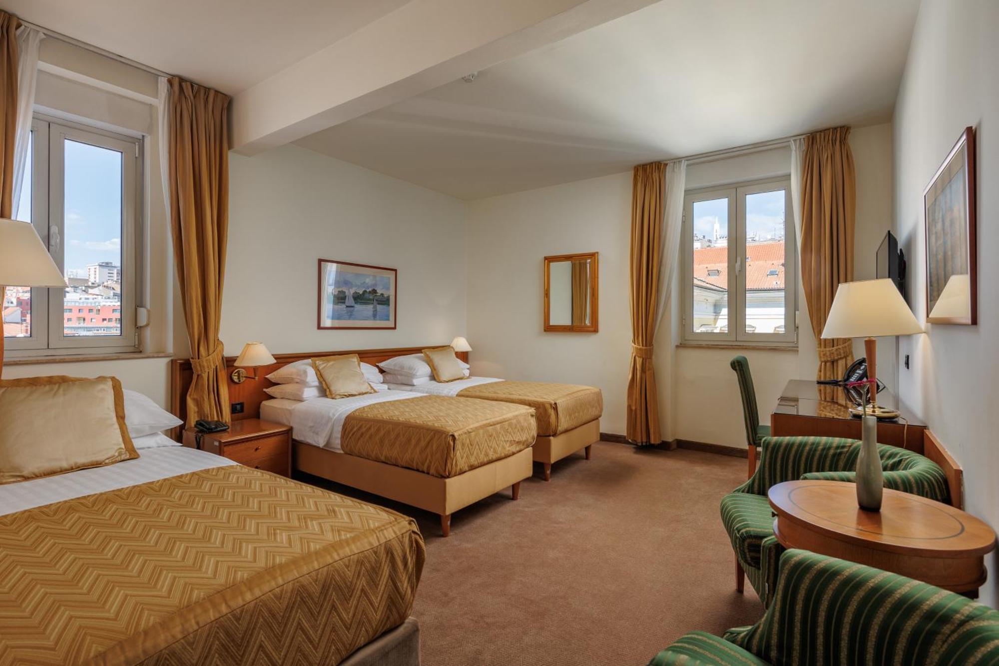 Grand Hotel Bonavia Рийека Екстериор снимка