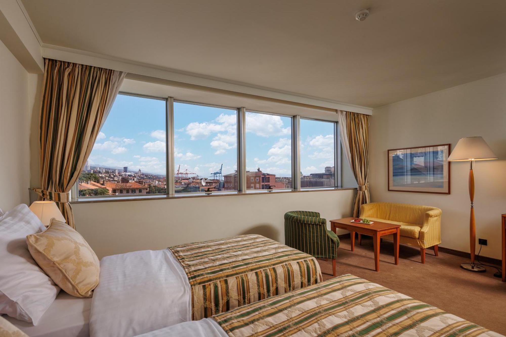 Grand Hotel Bonavia Рийека Екстериор снимка