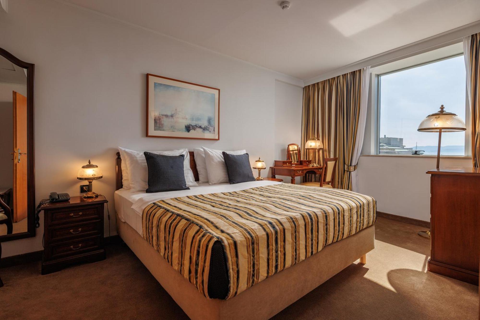 Grand Hotel Bonavia Рийека Екстериор снимка