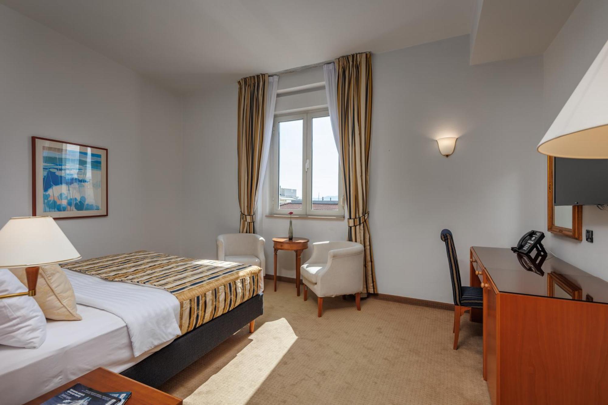 Grand Hotel Bonavia Рийека Екстериор снимка