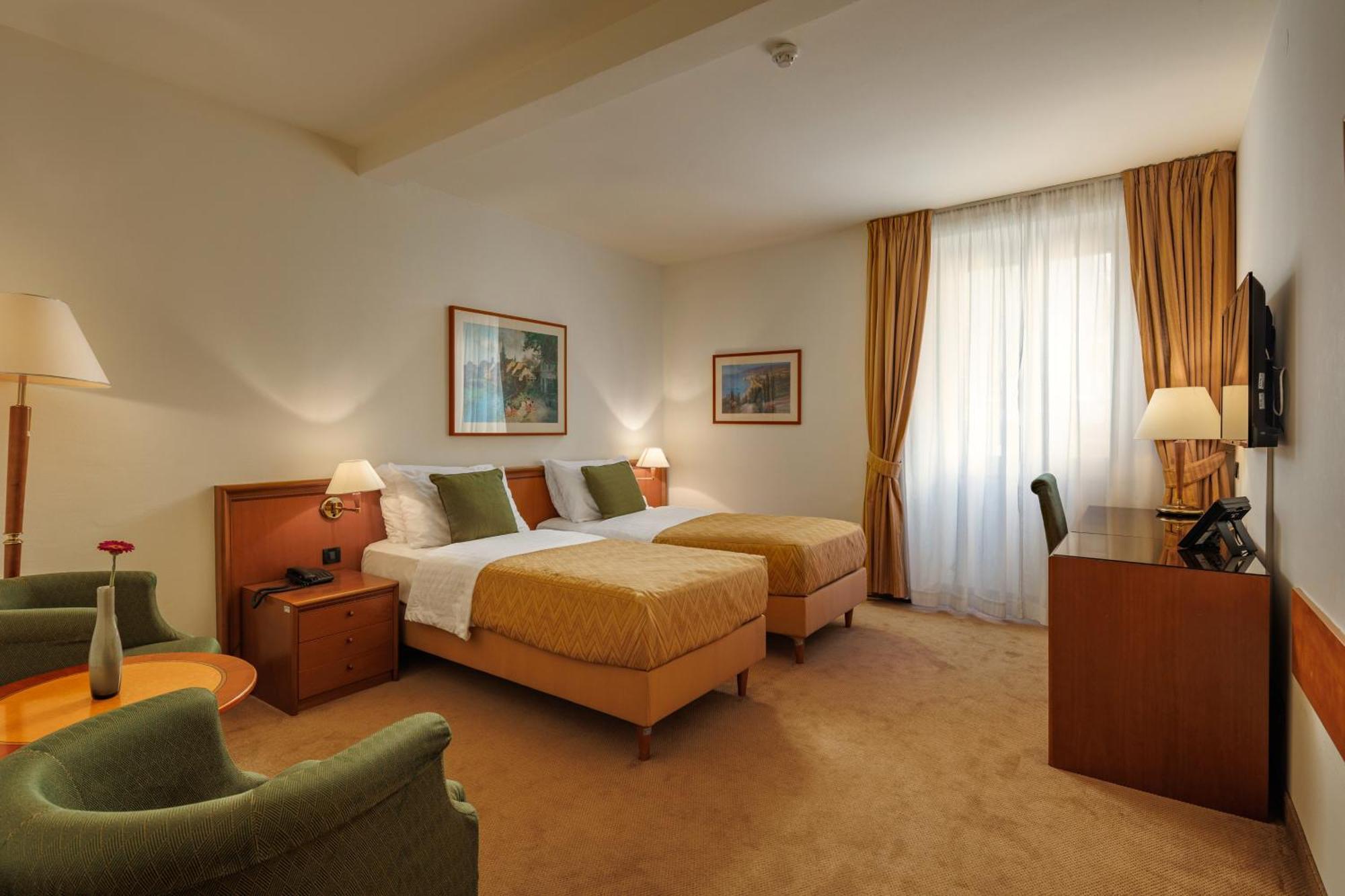 Grand Hotel Bonavia Рийека Екстериор снимка