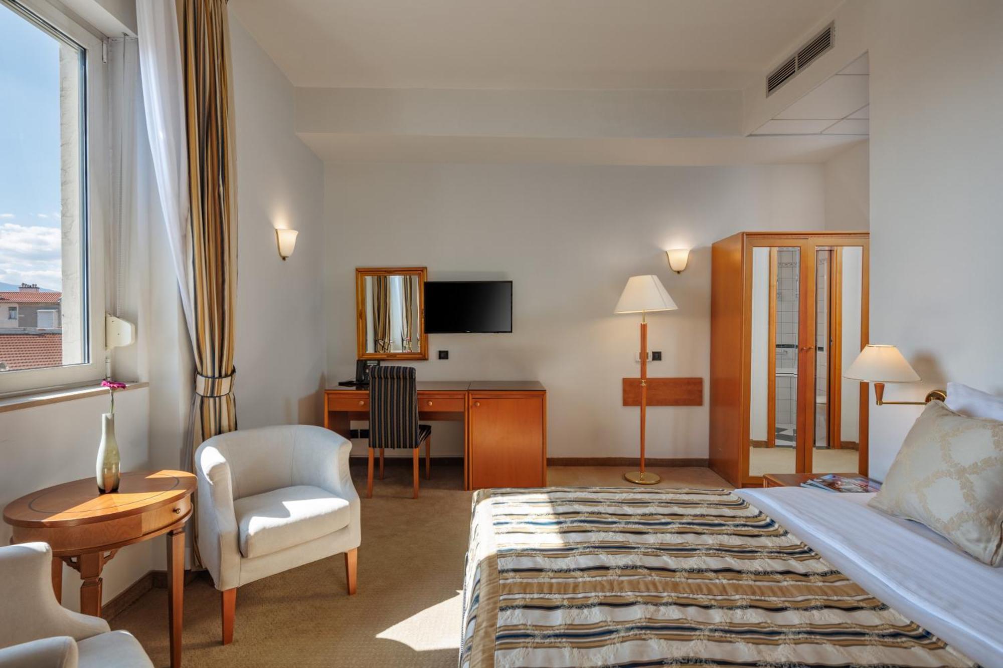 Grand Hotel Bonavia Рийека Екстериор снимка