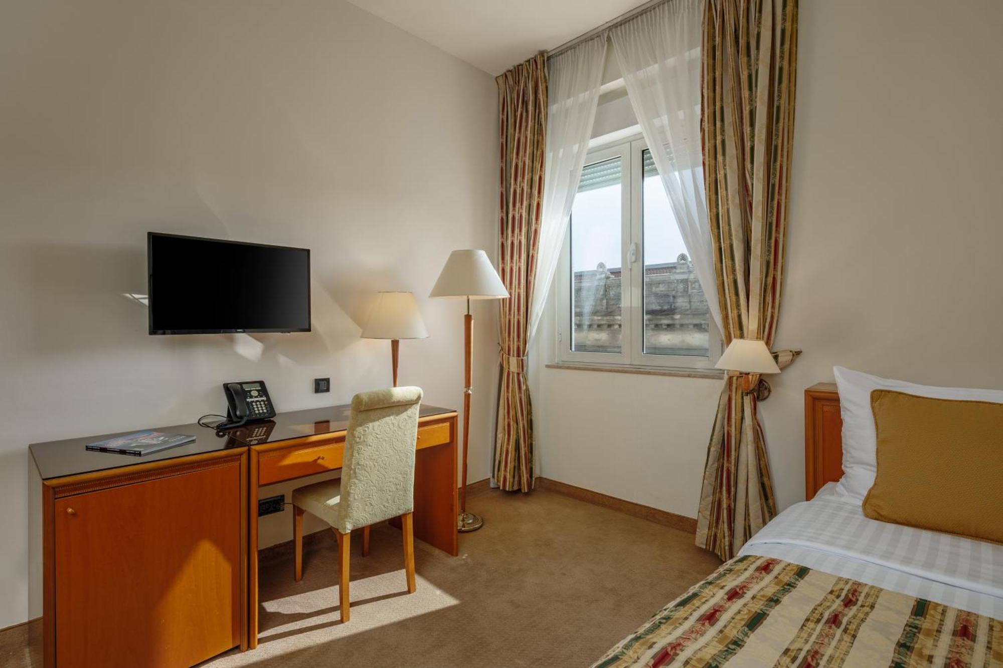 Grand Hotel Bonavia Рийека Стая снимка