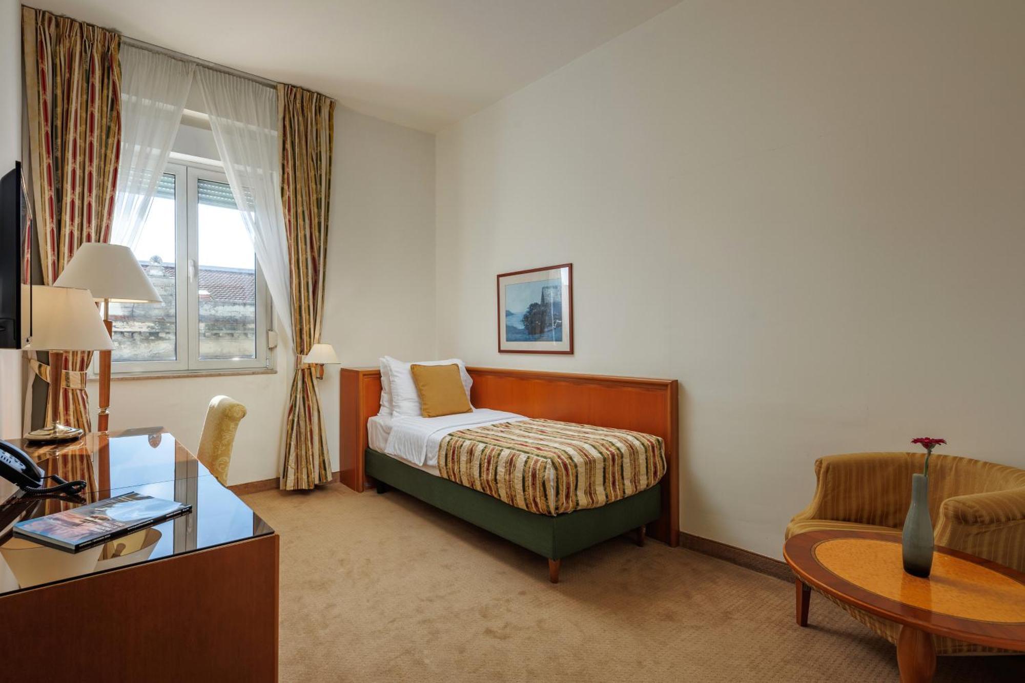 Grand Hotel Bonavia Рийека Екстериор снимка