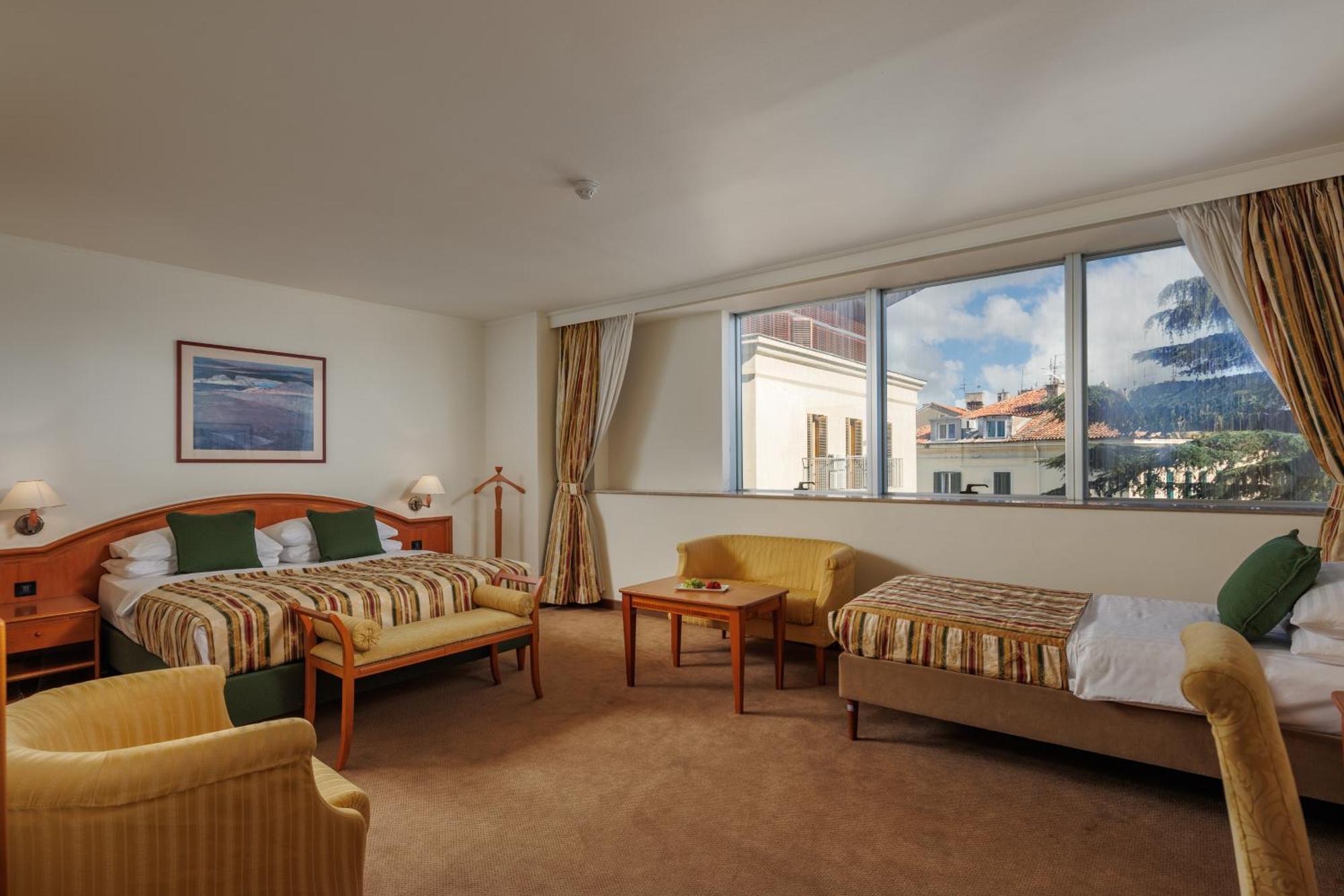 Grand Hotel Bonavia Рийека Екстериор снимка